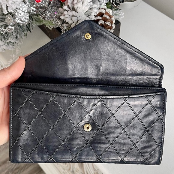 Authentic CHANEL Leather long Continental wallet - Picture 3 of 16